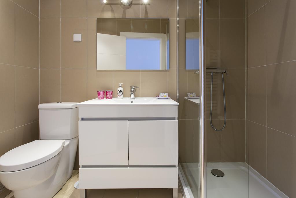 Joivy Joyful 2Br Apt With Terrace Nearby Sao Bento Palace Lisboa الغرفة الصورة