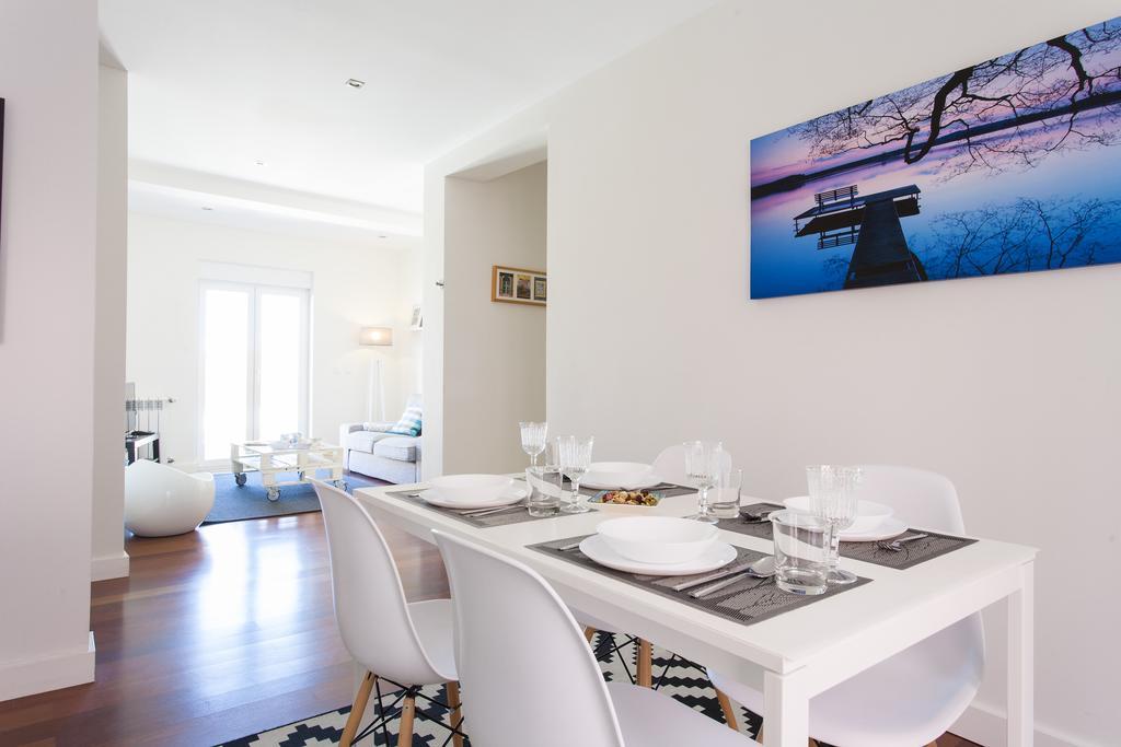 Joivy Joyful 2Br Apt With Terrace Nearby Sao Bento Palace Lisboa الغرفة الصورة