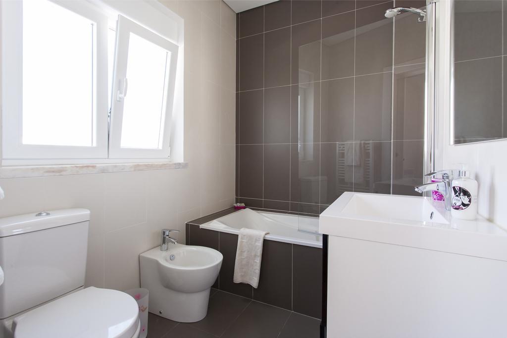 Joivy Joyful 2Br Apt With Terrace Nearby Sao Bento Palace Lisboa الغرفة الصورة